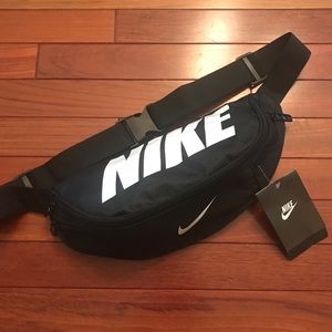 white fanny pack nike